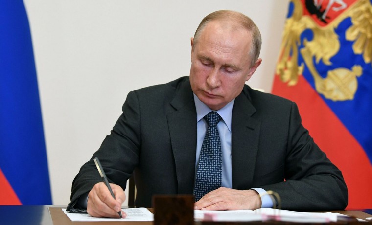Владимир Путин подписал закон «о приземлении» IT-гигантов в России