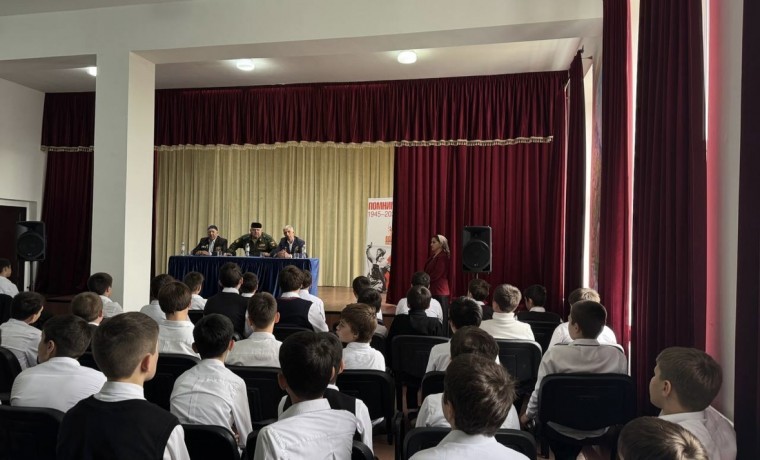 В школе Герменчука почтили память погибших при исполнении сотрудников ОВД