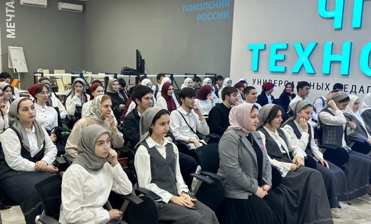 В Грозном состоялась встреча школьников с лауреатом конкурса «Учитель года России»