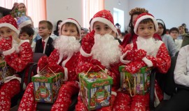 РОФ им. А.-Х. Кадырова передал праздничные подарки воспитанникам соцучреждений Грозного