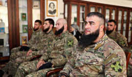 Сотрудники чеченских подразделений ОМОН приняли участие в викторине ко Дню России