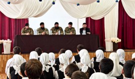 Росгвардейцы провели урок мужества в Гелдаганской средней школе