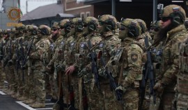 Адам Кадыров вручил бойцам батальона им. Байсангура Беноевского сертификаты о подготовке в РУС