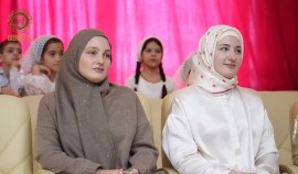 В Грозненском Центре образования имени А.-Х. Кадырова прошло представление «Новогодняя ёлка-2024»