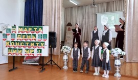 В Гелдаганской СШ №1 отметили День Конституции Чеченской Республики