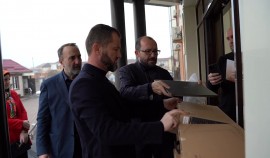 Хож-Бауди Дааев передал руководителям школ ЧР 100 ноутбуков для подготовки к ГИА и ЕГЭ