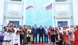 Выпускники ЧГПУ получили красные дипломы из рук Чернышенко и Кравцова| грозный, чгтрк