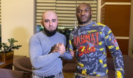 Чемпион UFC Камару Усман надел толстовку с надписью «Ахмат — Cила»