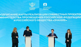 В Минпросвещения призвали оградить детей до двух лет от гаджетов