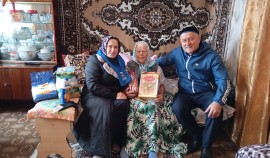 «Единая Россия» в республике поздравила семьи участников и тружеников тыла ВОВ с Новым годом