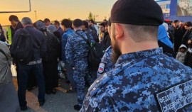 Приставы ЧР отправили на родину группу нелегалов из Узбекистана