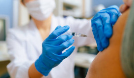 Сотрудники Поликлиники № 5 успешно прошли вакцинацию от вирусных заболеваний