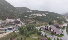 Рамзан Кадыров проверил ход строительства объездной дороги, моста и гостиницы в Веденском районе