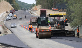 На объезде села Сержень-Юрт идут асфальтобетонные работы