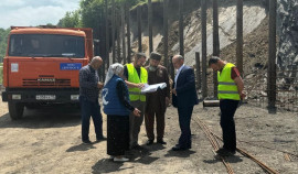 Парламентарии и «Единая Россия» проинспектировали ремонт моста через Ахкин-чу