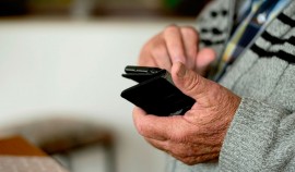 Пенсионерам могут предоставить возможность добровольно отказаться от онлайн-платежей