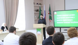 Профилактику экстремизма обсудили в гимназии Грозного с представителем Администрации Главы ЧР