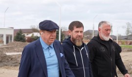Рамзан Кадыров и Микаил Гуцериев посетили строящийся исламский центр в Грозном