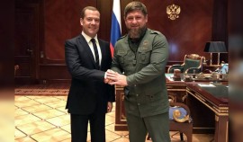 Рамзан Кадыров поблагодарил Дмитрия Медведева за бережное отношение к памяти Ахмата-Хаджи Кадырова| грозный, чгтрк
