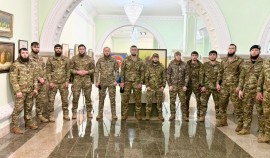 Сотрудники Росгвардии посетили открытие выставки художницы Мархабы Шалиевой в Грозном| грозный, чгтрк