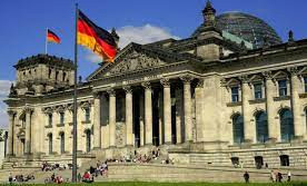 В Германии планируют снять ограничения по COVID-19