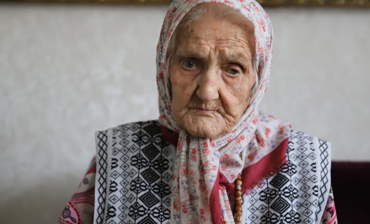 Сотрудники СФР по Чеченской Республике встретились с самой пожилой жительницей региона