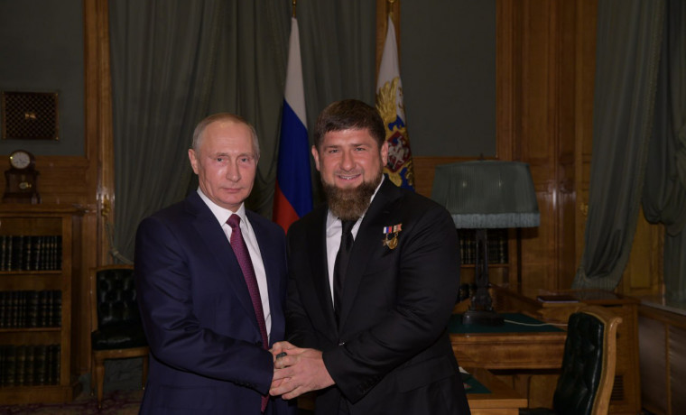 Рамзан Кадыров поздравил Владимира Путина с днём рождения