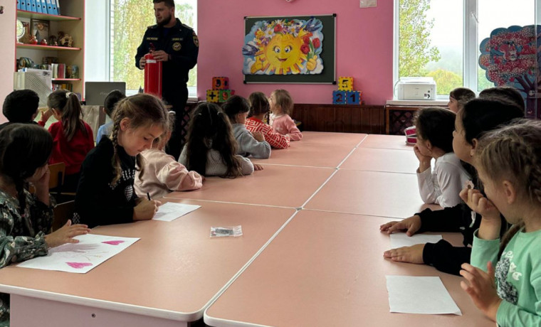 Урок безопасности от МЧС: Веденские дошколята освоили азы пожарной грамотности