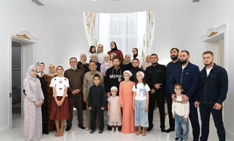 Рамзан Кадыров посетил новоселье Ахмеда Дудаева