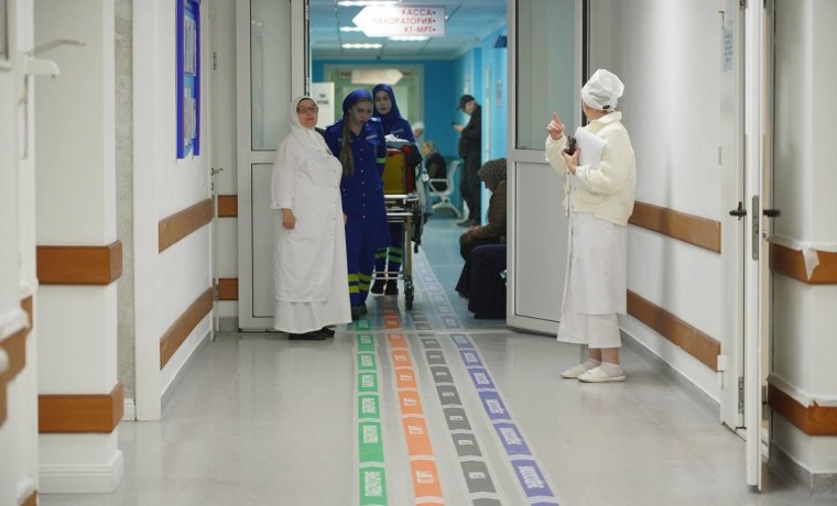 В Гудермесском районе пострадавшим при обрушении конструкции оказывают медицинскую помощь