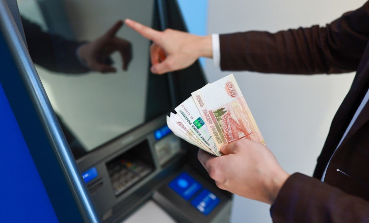 Спрос на снятие наличных у россиян снижается