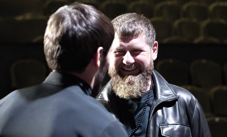 Рамзан Кадыров наградил солиста ансамбля «Вайнах» за вклад в защиту интересов Отечества