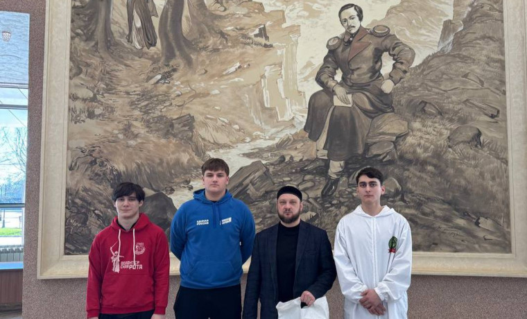 Активисты ЧР поздравили Месербиева Садо с Днем работника культуры