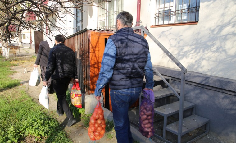 Активисты проекта «Крепкая семья» оказали адресную помощь нуждающейся семье в Грозном