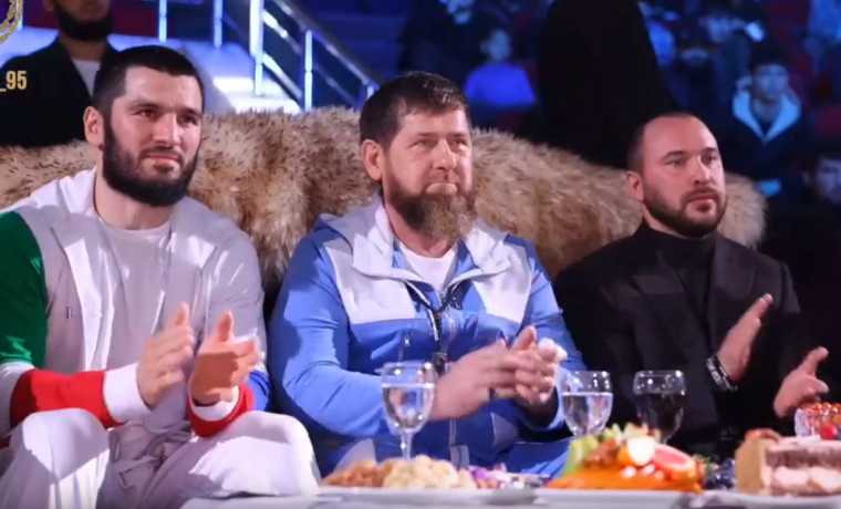 Рамзан Кадыров посетил грандиозный вечер профессионального бокса «АХМАТ-Ozon» в Грозном