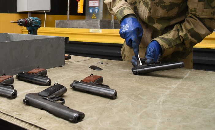 В Грозном росгвардейцы уничтожили очередную партию добровольно сданного и изъятого оружия