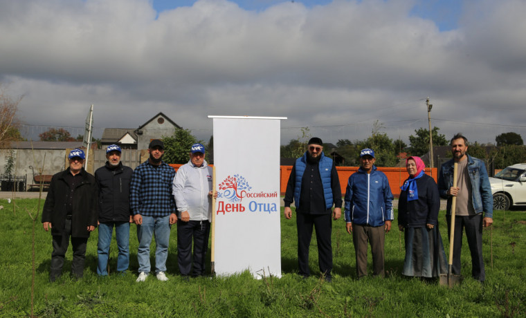 «Единая Россия» и Минприроды ЧР провели акцию «Отцовский парк» в преддверии Дня отца