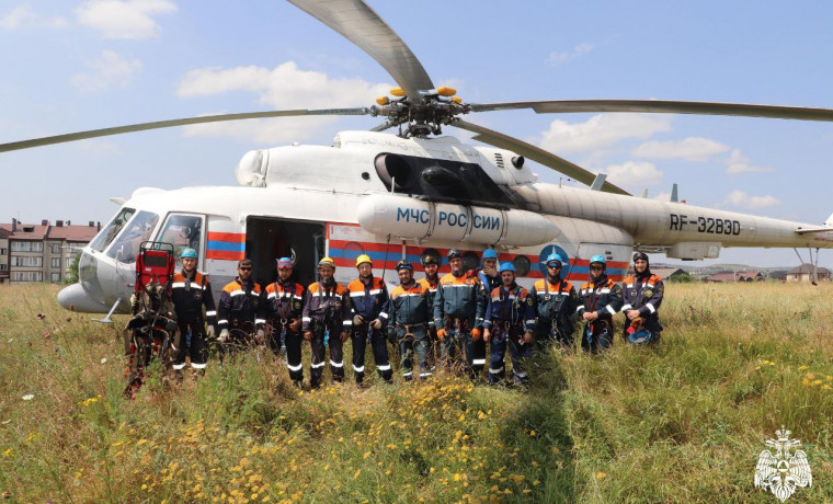В Чеченской Республике спасатели прошли десантную подготовку
