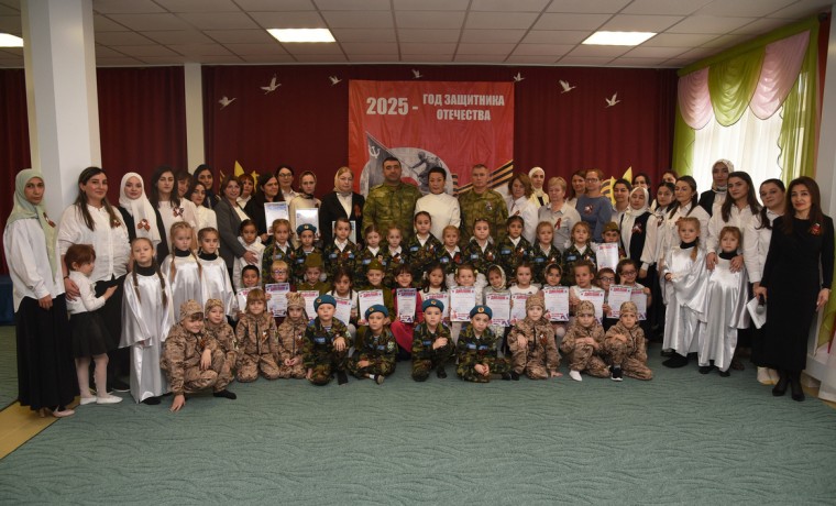 В грозненском детском саду Росгвардии торжественно закрыли Год защитника Отечества