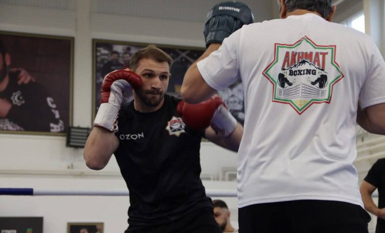 В Грозном прошла открытая тренировка участников турнира по профессиональному боксу "Ахмат-Ozon".
