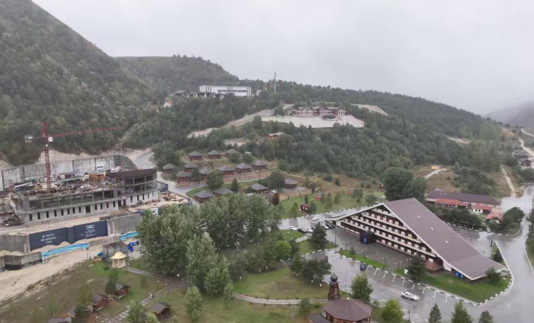 Рамзан Кадыров проверил ход строительства объездной дороги, моста и гостиницы в Веденском районе