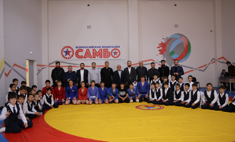 При содействии «Единой России» в Грозном открылась новая секция самбо