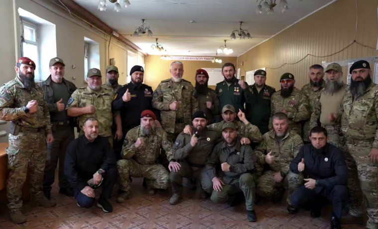 Бойцам в Мариуполе передали 100 автомобилей и более 1000 дронов от РОФ им. А.-Х. Кадырова
