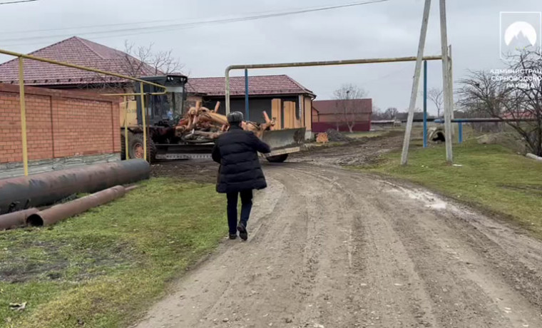 В городе Серноводское завершаются работы по грейдированию дороги на улице Ремесленная