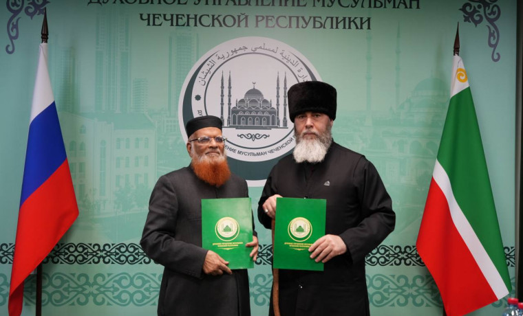 ДУМ ЧР подписал договор о сотрудничестве с пакистанским университетом "Джамия Даруль Улюм"