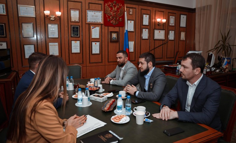 Адам Алханов награжден почетной грамотой Госдумы за заслуги в развитии социальной политики 