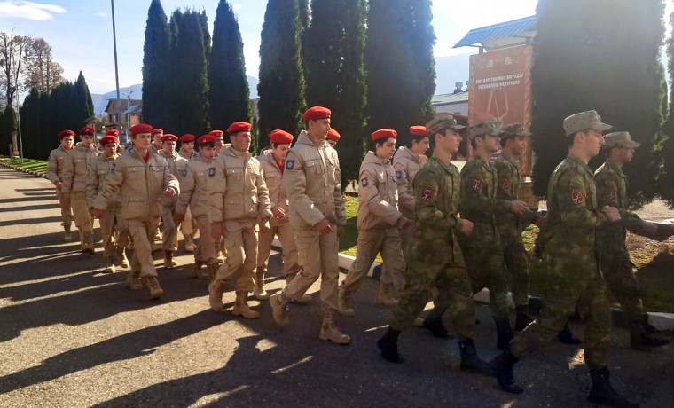 В Ведено военнослужащие Росгвардии провели День призывника