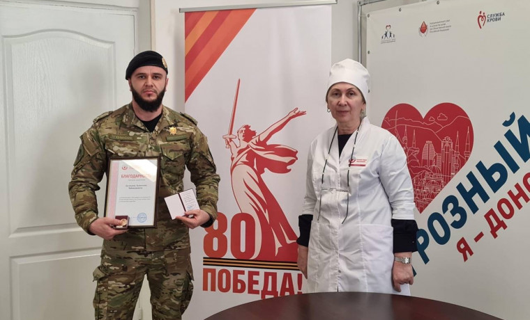 Офицер ОМОН «АХМАТ-Крепость» стал почетным донором России